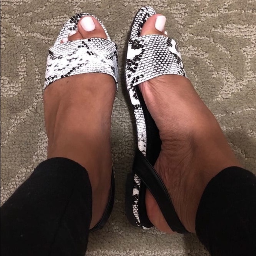 Lulus New In Box Snake print sandal